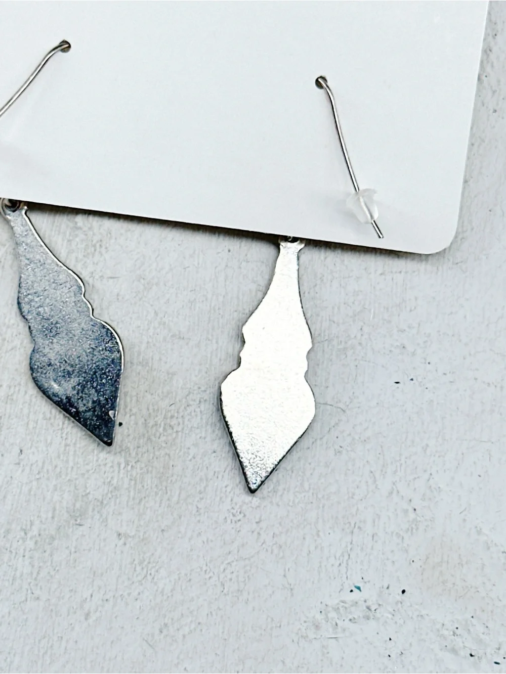 327u. Shell Silvertone Earrings